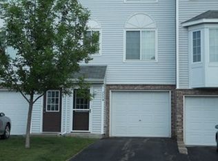 7774 Arboretum Vilg Cir, Chanhassen, MN 55317