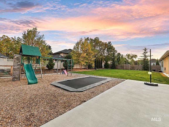 4th image of 2327 E Elmsprings Ln
