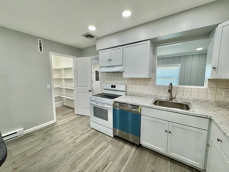 2731 Diane Blvd — Photo 8
