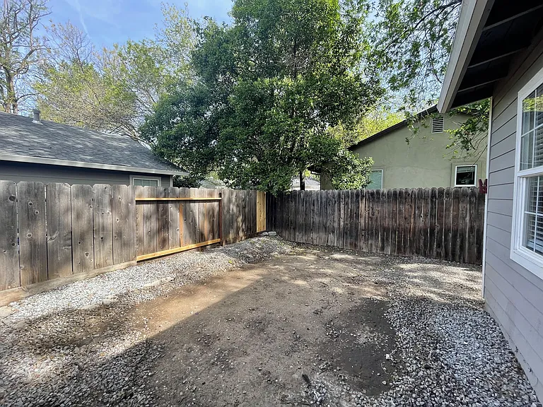 524 W 1st Ave #A — Photo 13