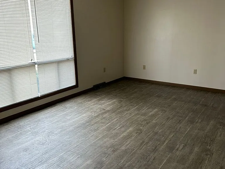 387 N Adams Ave #3 — Photo 2