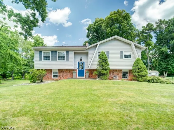 17 Sunset Dr, Mount Olive Twp., NJ 07828