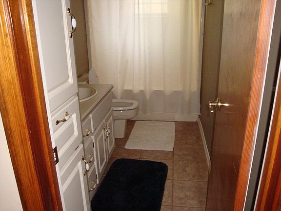4th image of 306 E Lakeshore Dr
