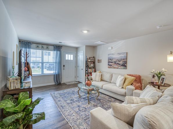 8 Chambers Garden Dr