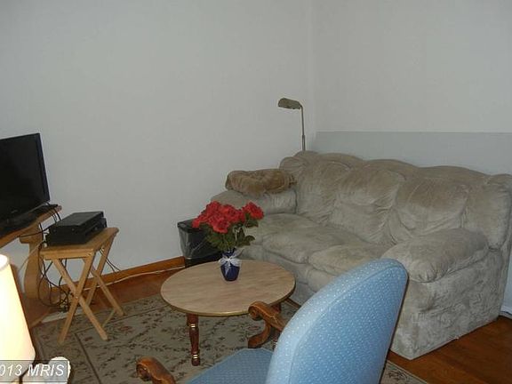 3rd image of 2480 Thompson Dr
