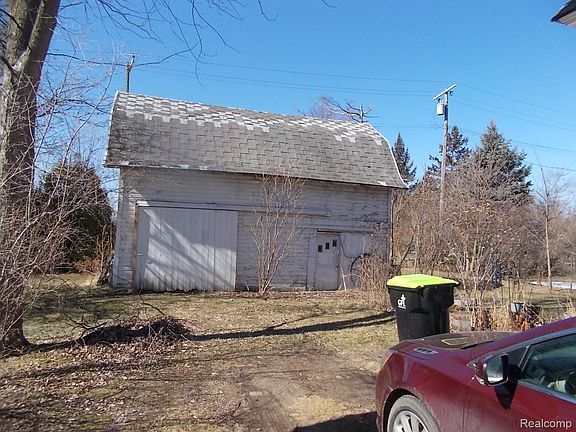 4th image of 3739 N Main St