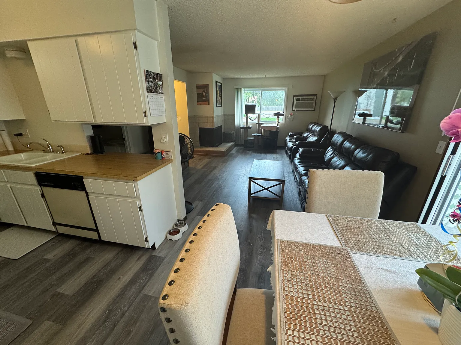 2 bed, 1.5 bath, 1150 sqft, $2,229 — Photo 2