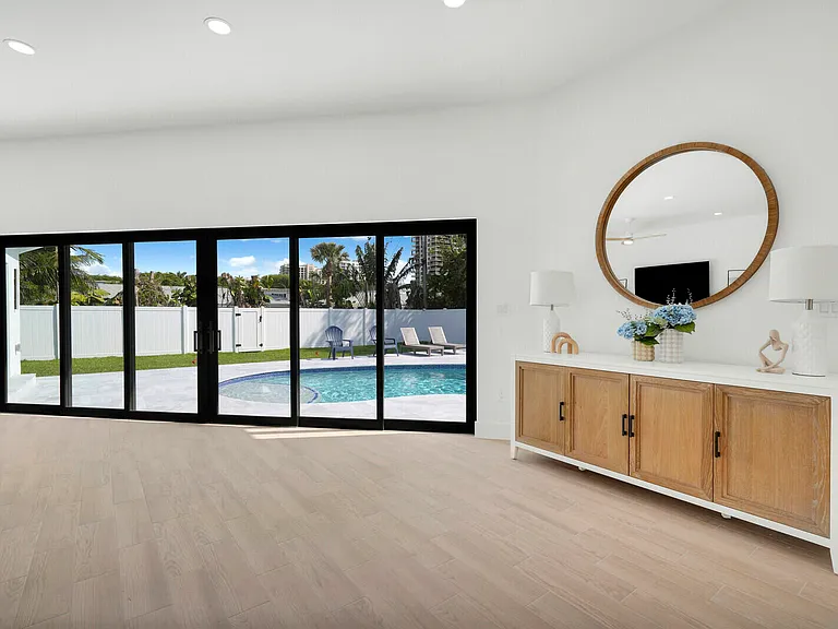 1248 N Harbor Dr — Photo 11