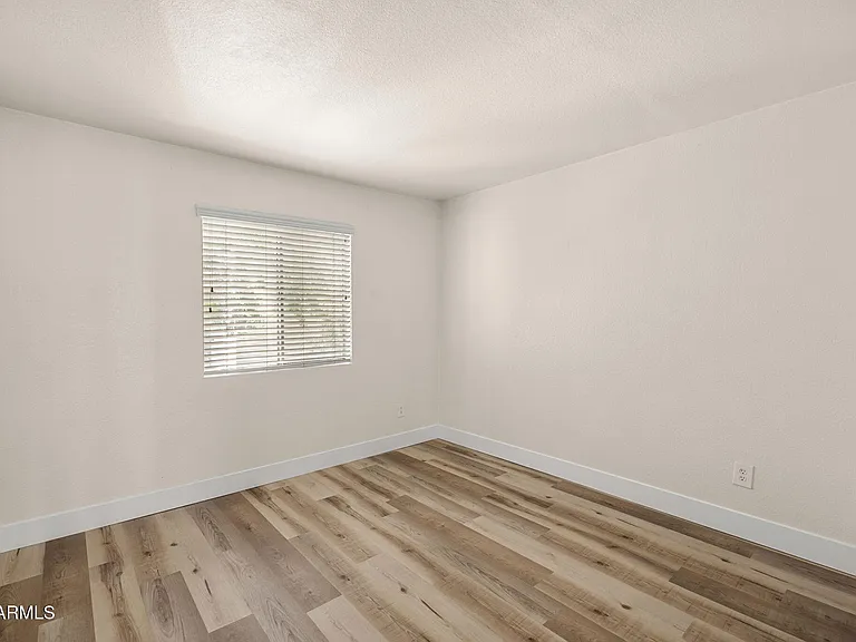 740 W Elm St #207 — Photo 17