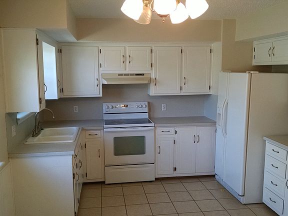2nd image of 1125 Hilltop Dr
