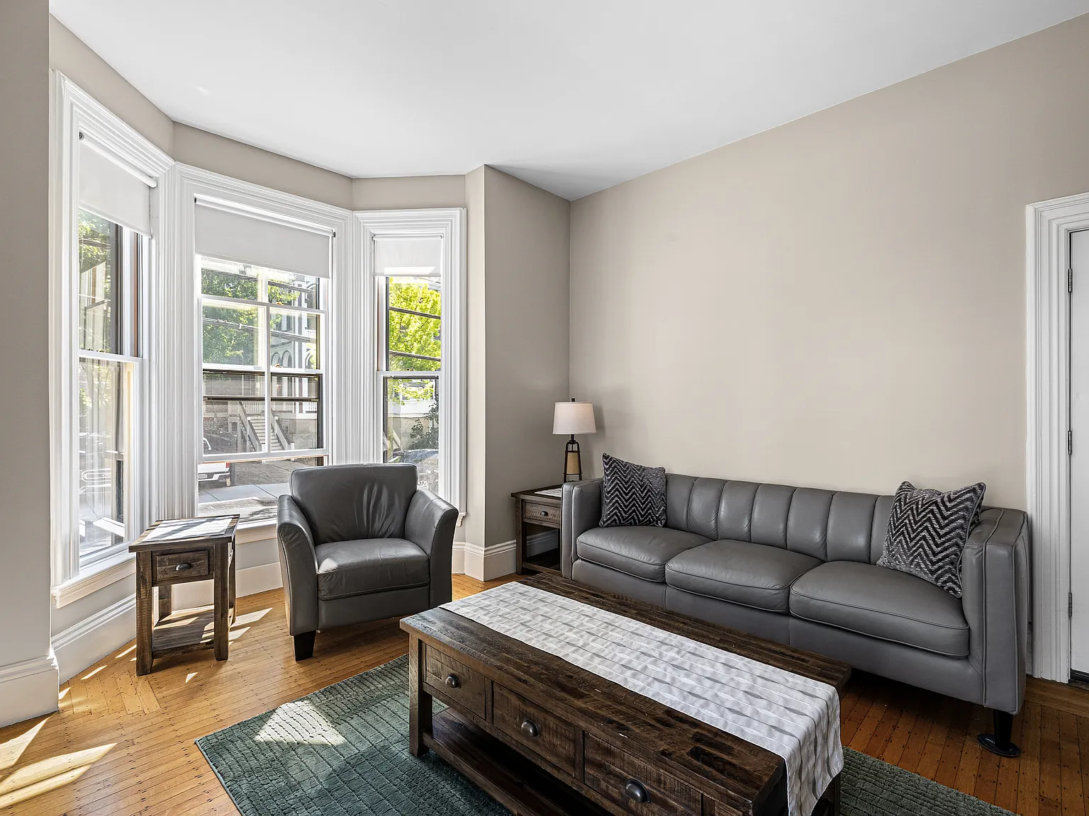 1 bed, 757 sqft, $2,400 — Photo 3
