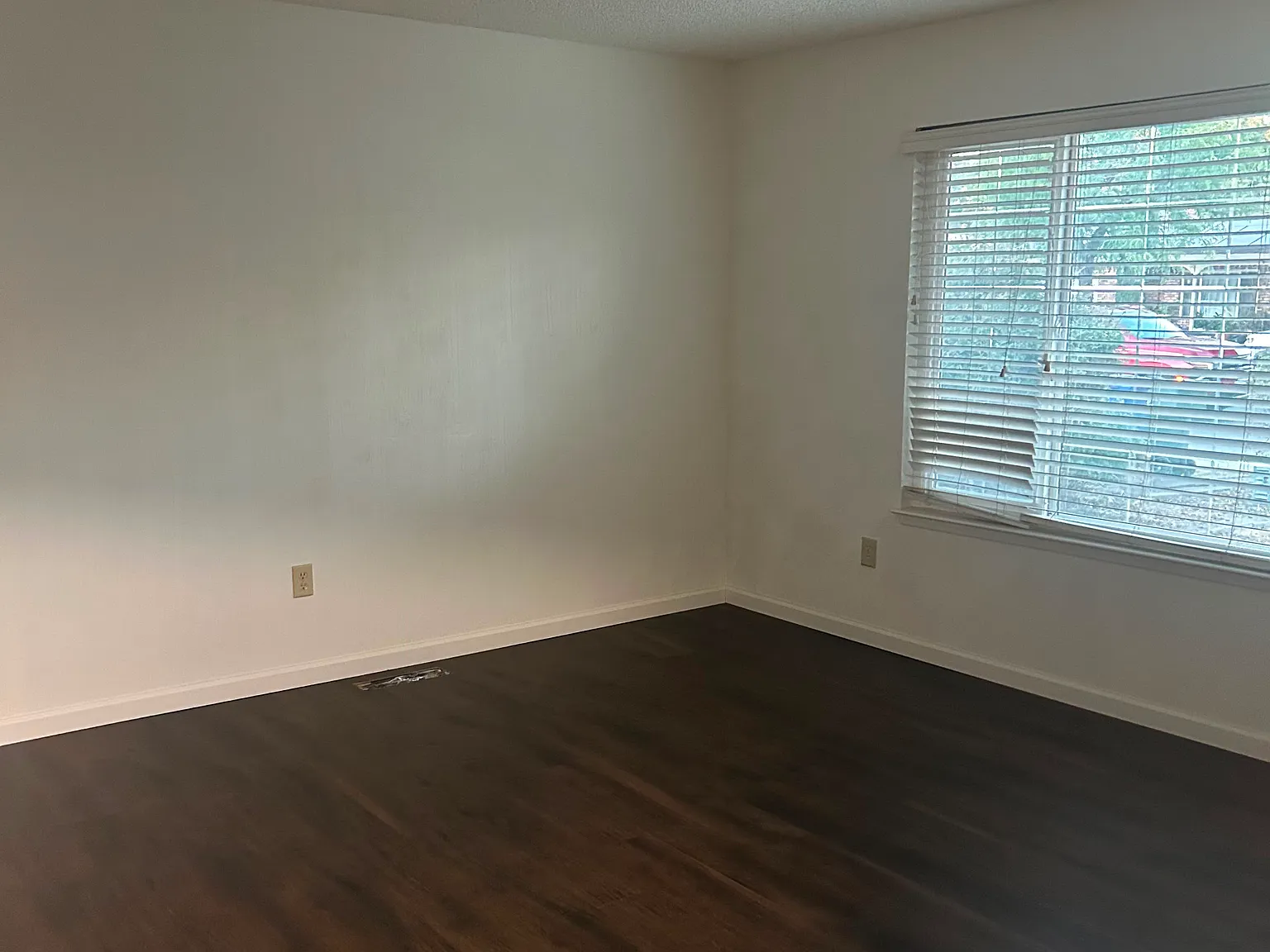 3 bed, 1409 sqft, $2,195 — Photo 2