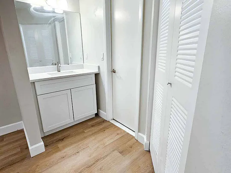 2593 Grassy Point Dr — Photo 4