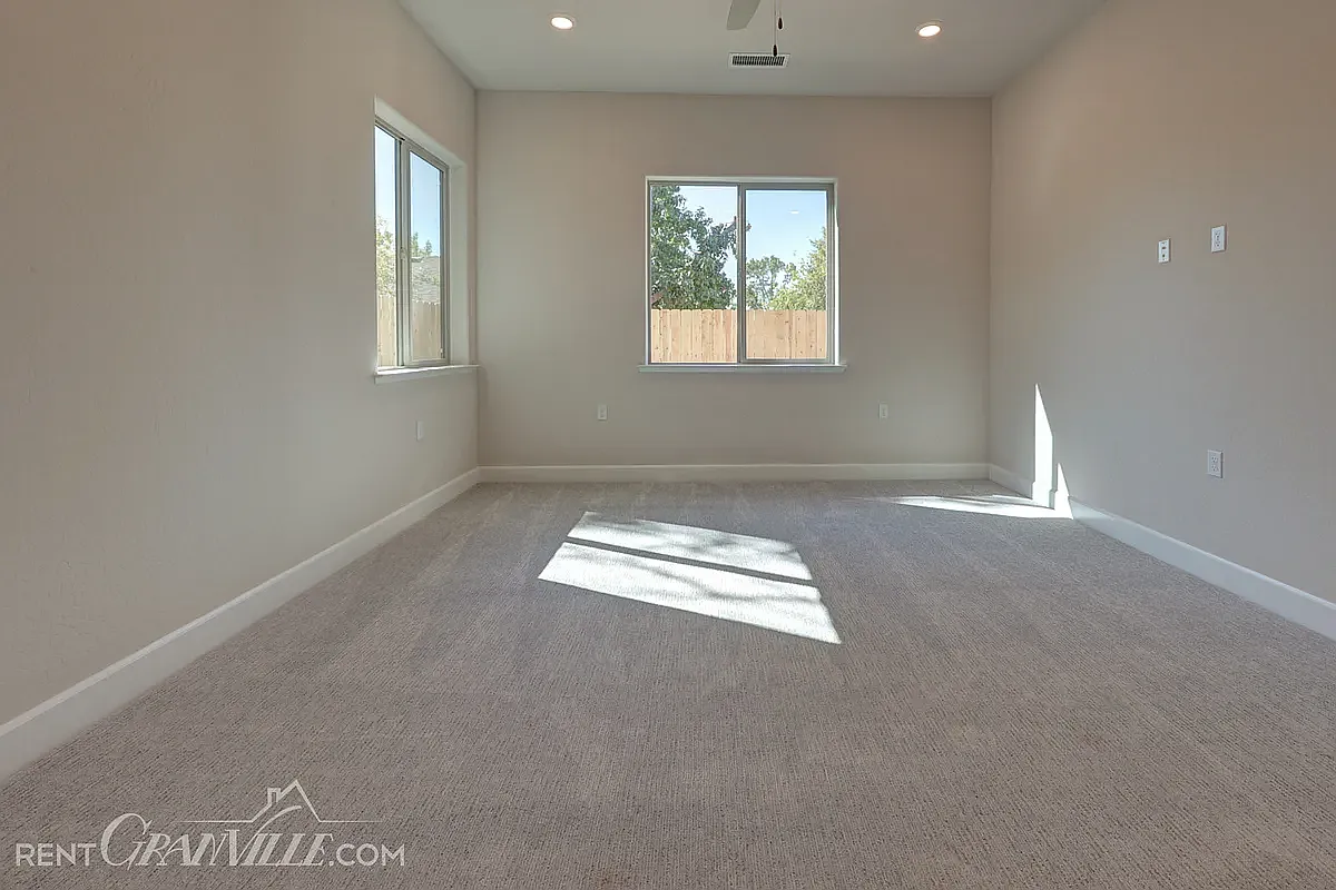4 bed, 3.5 bath, 2355 sqft, $3,600 — Photo 3