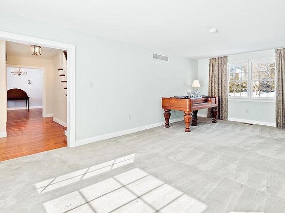 5th image of 44 Buck Rd