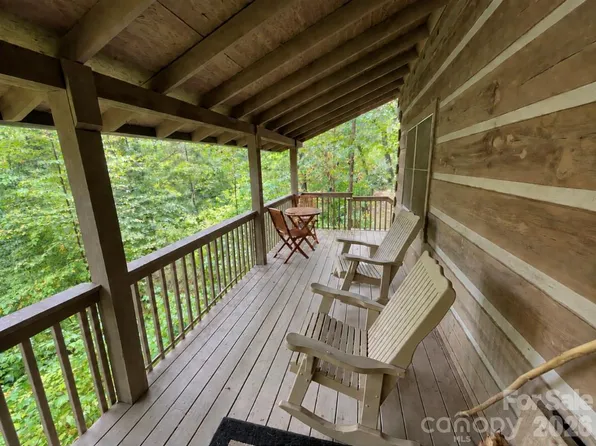 100 Creek Bend Ln, Waynesville, NC 28785