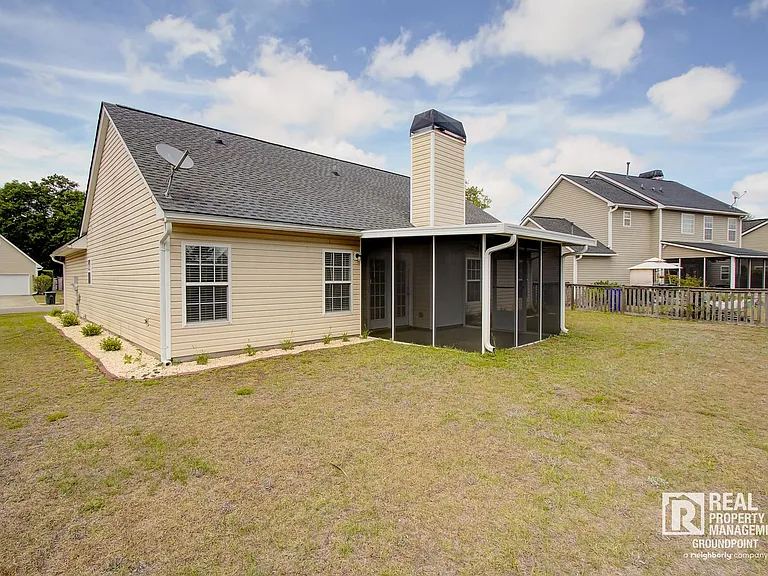 2815 Summertrees Blvd — Photo 16