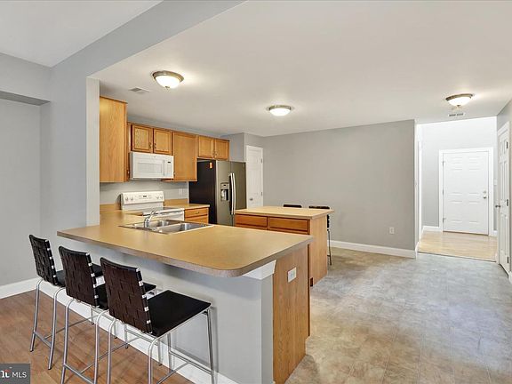 5th image of 204 Silk Dr