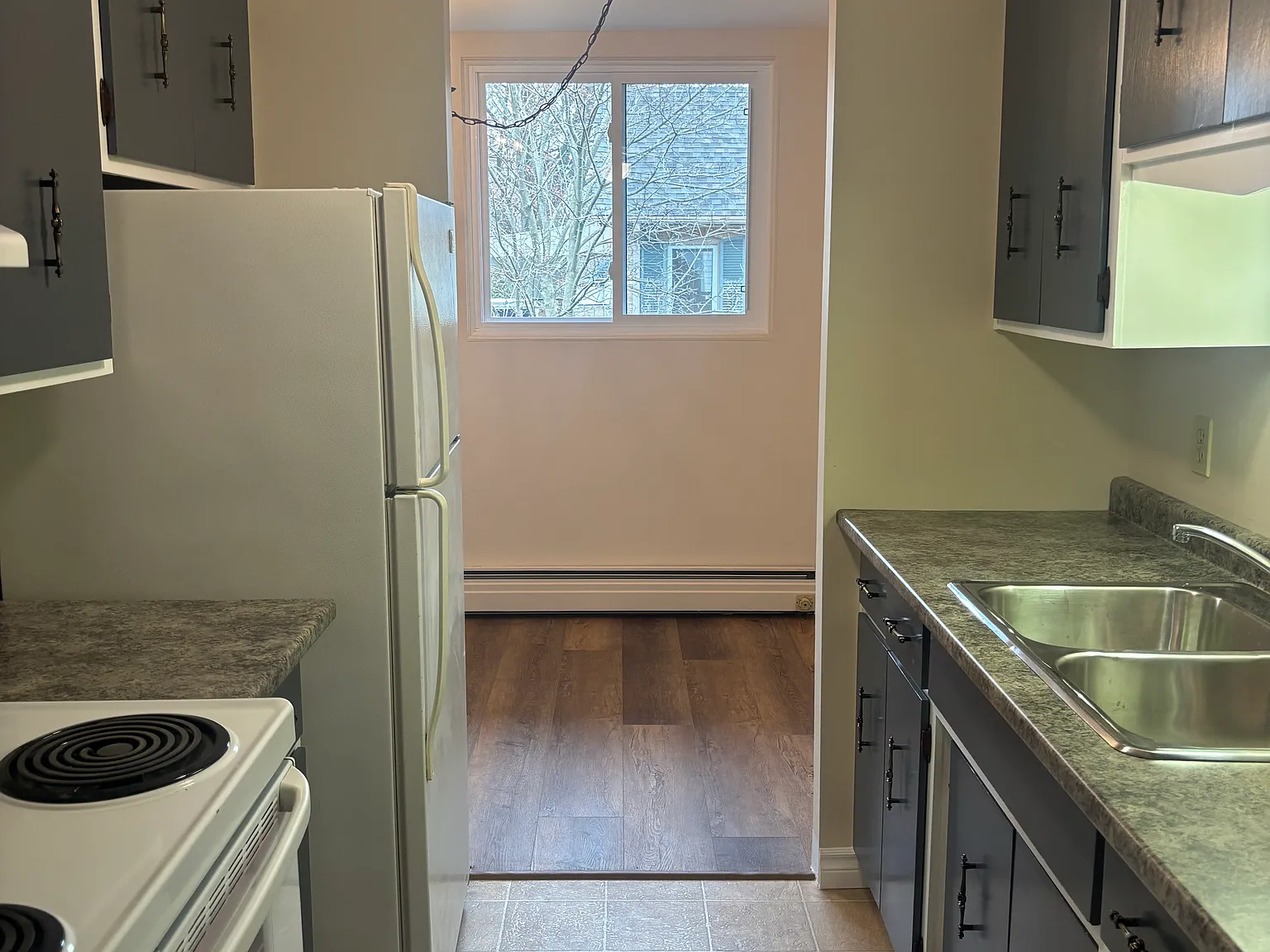 2 bed, 550 sqft, $1,685 — Photo 3