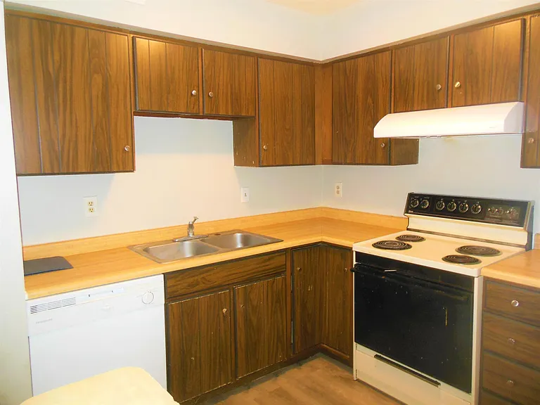 1410 Forest Ln — Photo 6