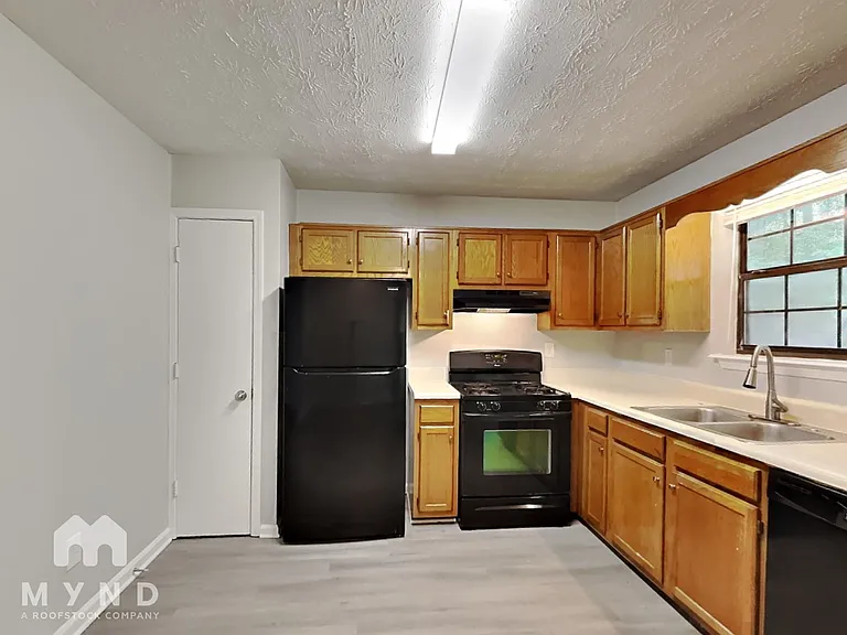 2682 Winding Creek Dr — Photo 3