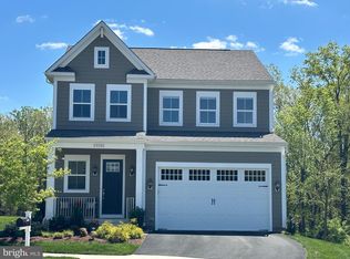 43395 Inas Pond Dr, Chantilly, VA 20152