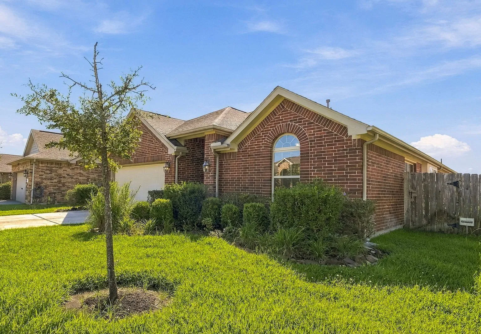 4 bed, 2.0 bath, 2140 sqft, $2,345 — Photo 1