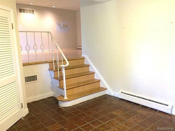 4th image of 5223 Whispering Oak Ln