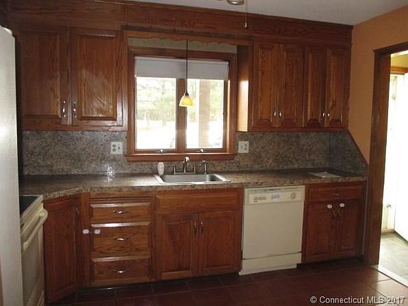 2nd image of 34 Candlewood Dr