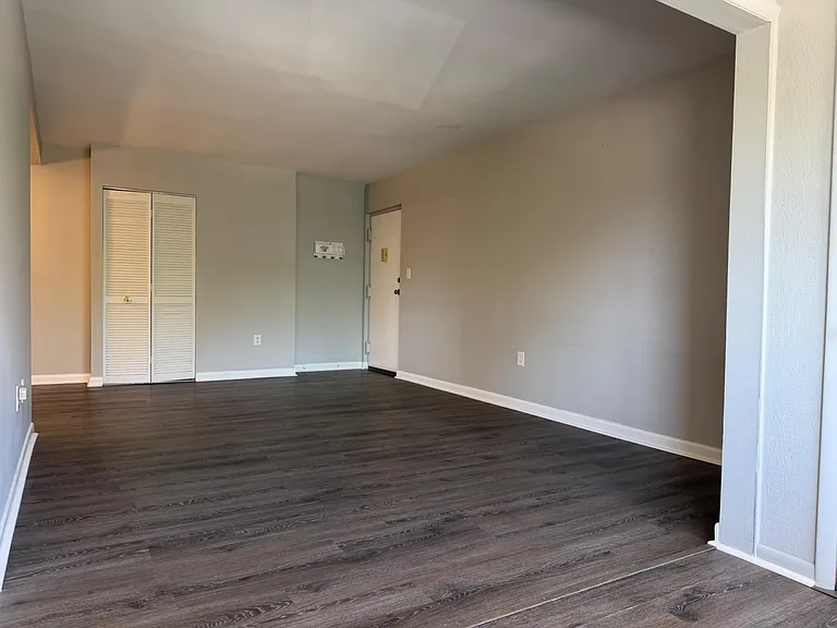 140 Royal Oak Dr #I — Photo 5