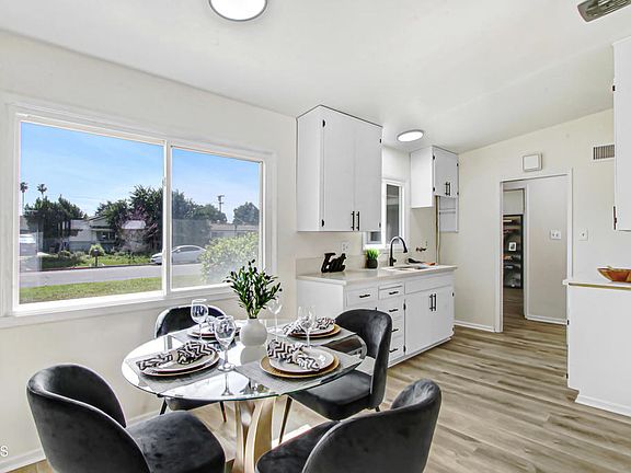 3rd image of 5273 Greenbrier Dr