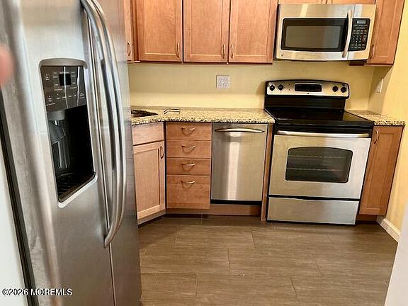 4th image of 5 Inwood Ter #5
