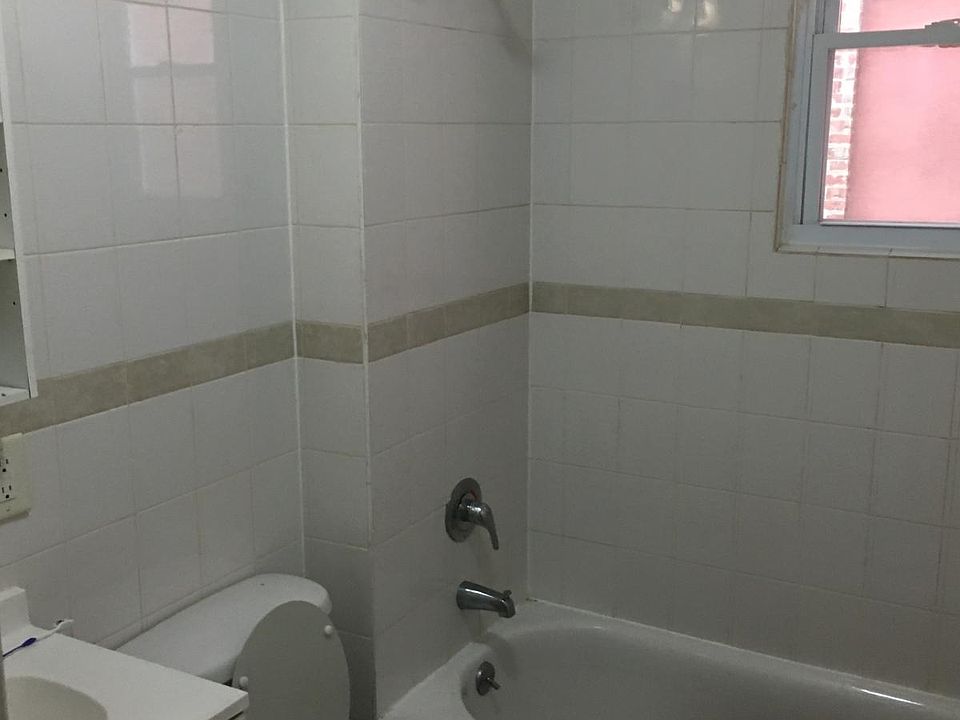 2nd image of 262 Bergen Ave #2