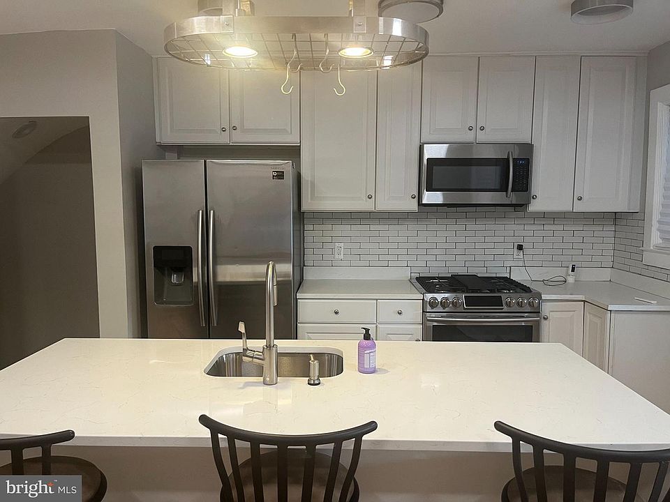 1st image of 714 Rappolla St