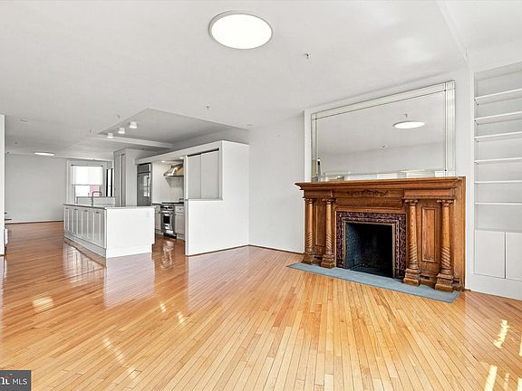 4th image of 1213-15 Locust St Floor 3