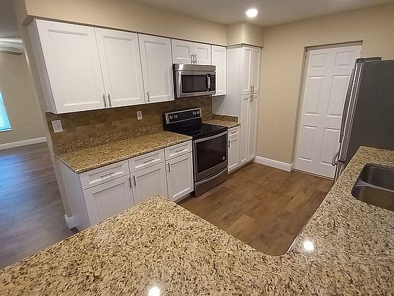 5th image of 119 E Elm Dr