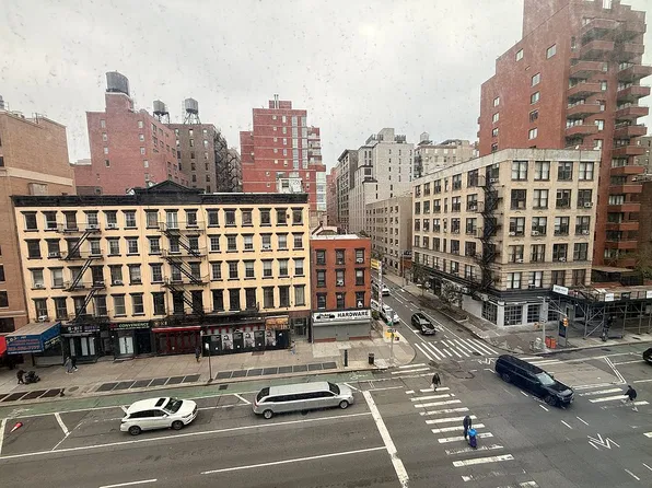 201 W 21st St APT 6E, New York, NY 10011