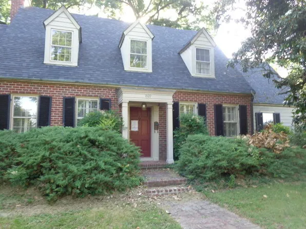 809 1st Ave, Farmville, VA 23901