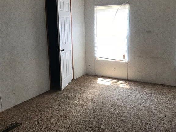 3rd image of 123 Horseshoe Dr