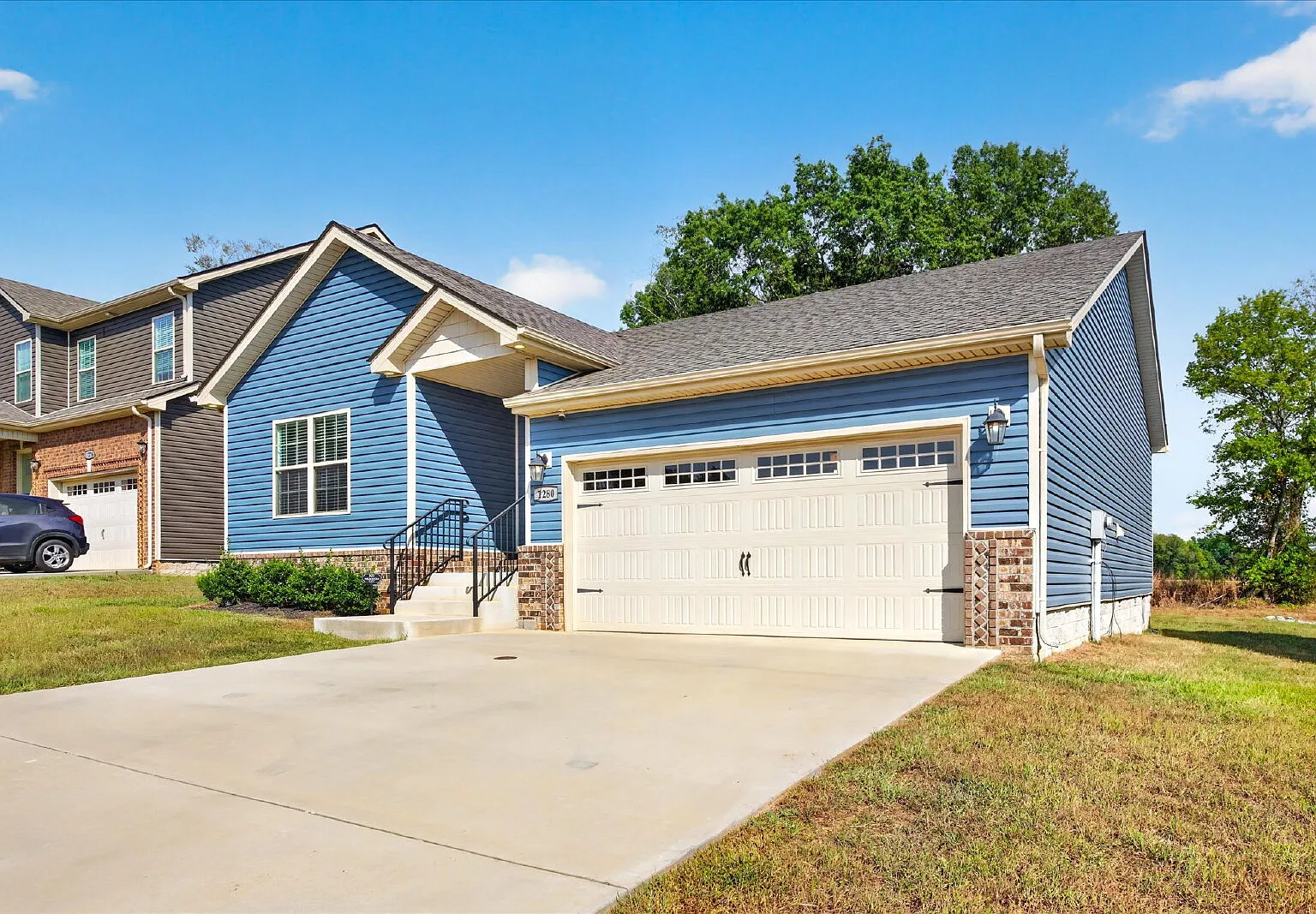 3 bed, 2.0 bath, 1374 sqft, $1,950 — Photo 3