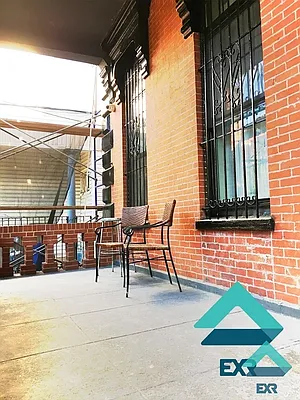 Rented by EXR | media 76