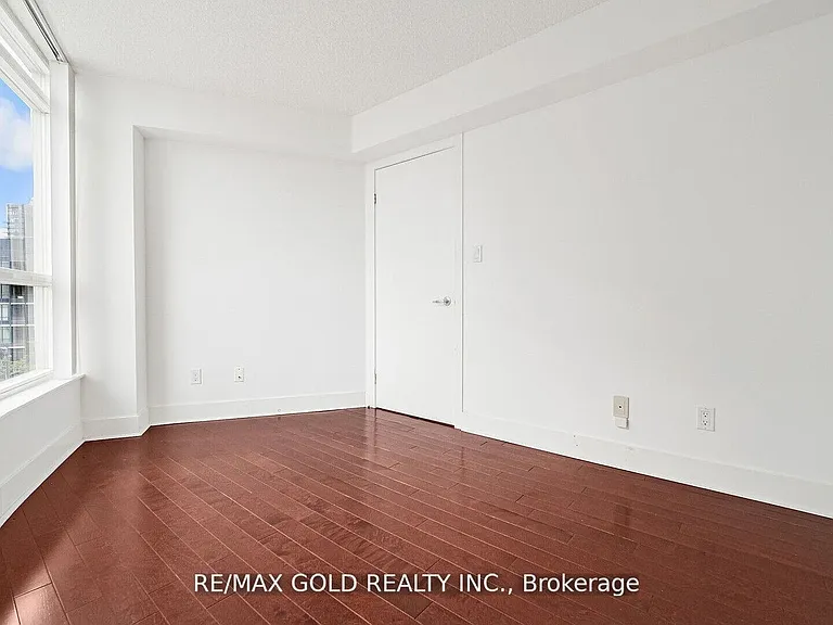550 Queens Quay W #509 — Photo 28