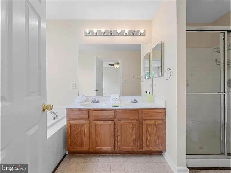 303 Pendleton Ln — Photo 16