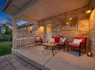 702 Hickory St, Lemont, IL 60439