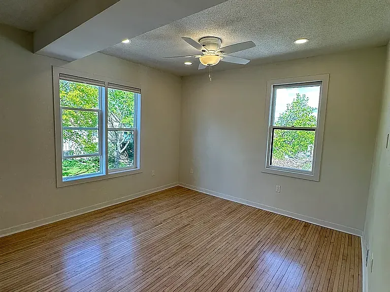 152 Winifred St W #2 — Photo 3