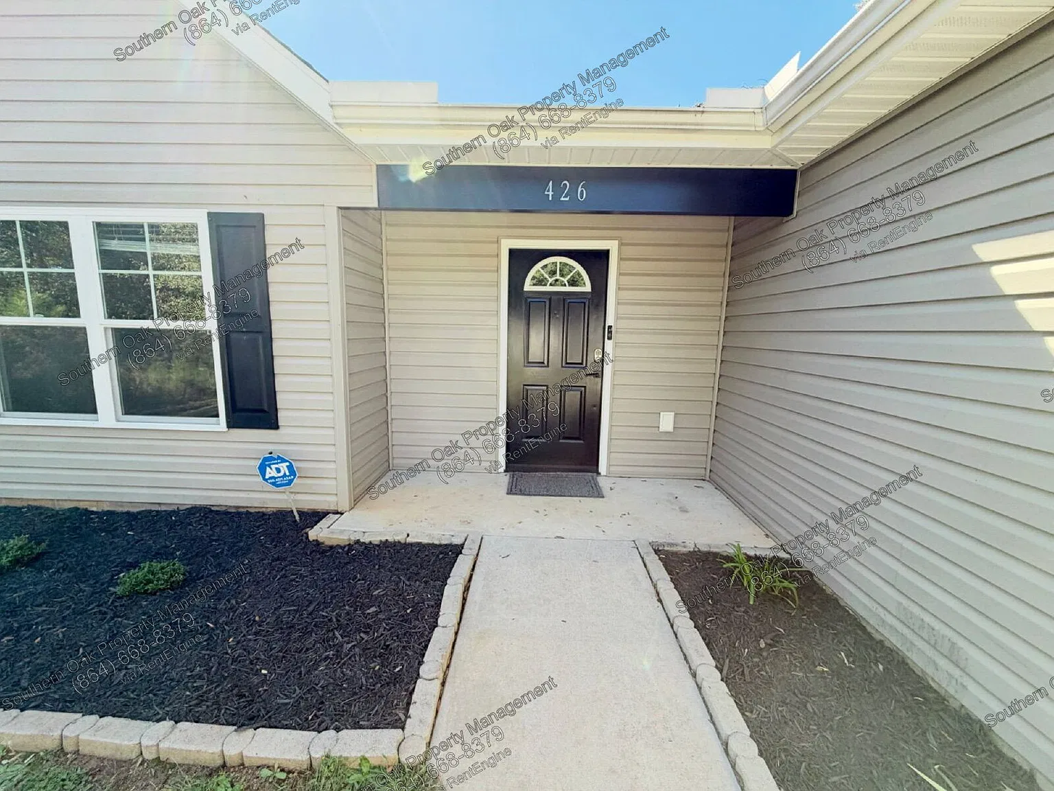 3 bed, 2.0 bath, 1450 sqft, $2,200 — Photo 3