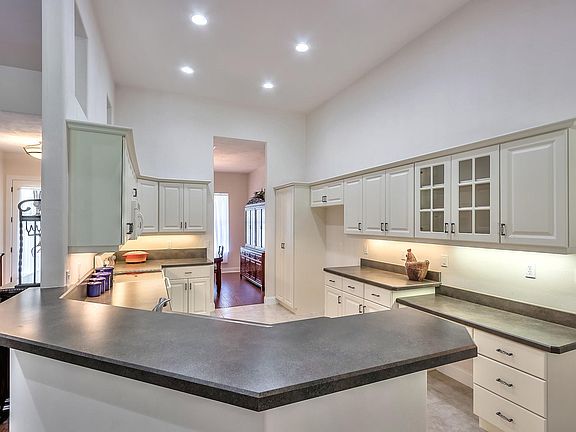 4th image of 4283 Mayfair Ln
