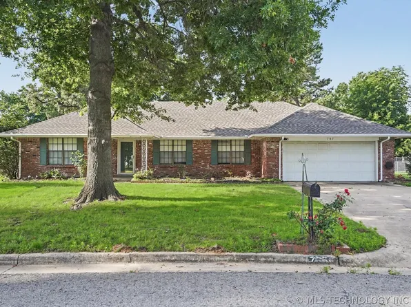705 Magnolia Ct, Broken Arrow, OK 74011
