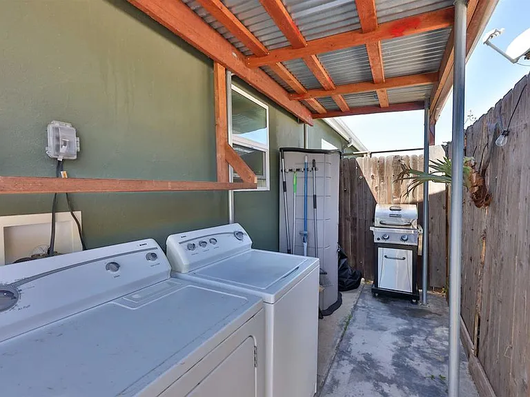 520 Delaware St — Photo 20