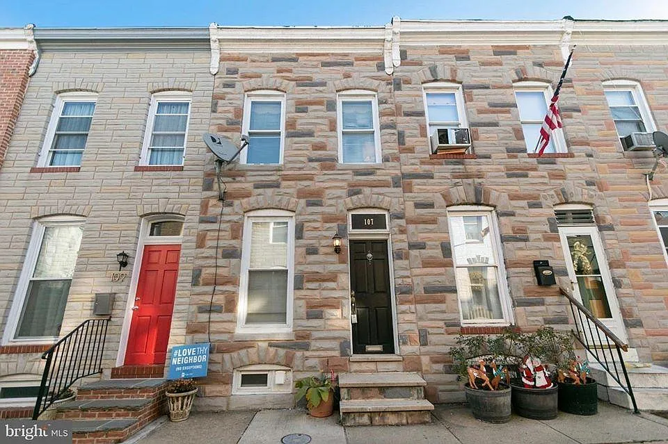 Building Photo - 107 N Port St